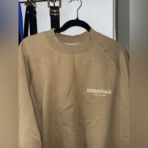 ESSENTIALS CREW NECK
